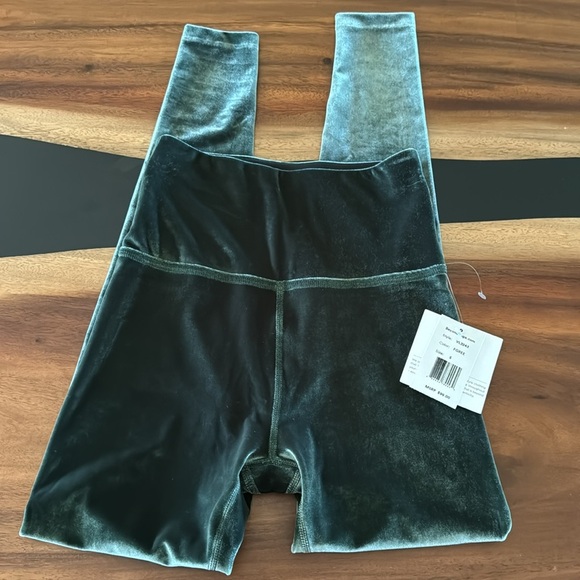 Beyond Yoga Velvet High Waisted Velvet leggings - Picture 5 of 8